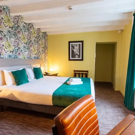 فندق Logis Le Galant 3*